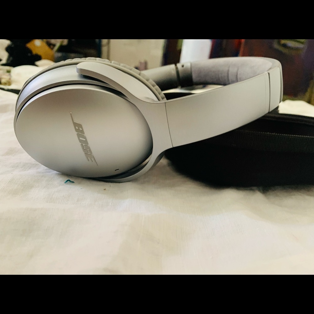 Bose Bluetooth noise canceling headphones